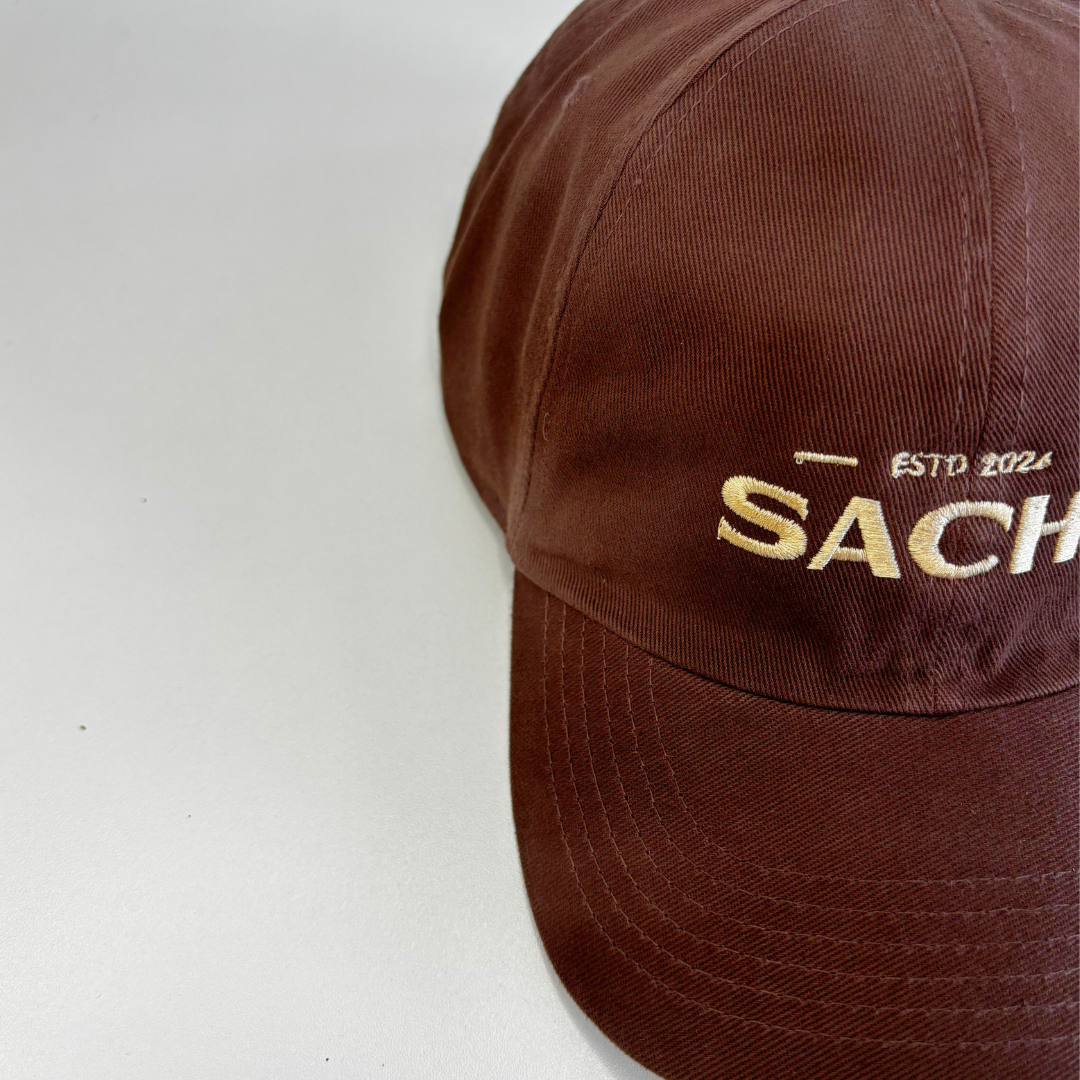 Gorra Sachê marrón con bordado beige